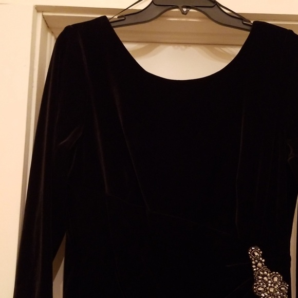 COPY - Black Velvet Slimming A-line Evening Holiday Dress - Picture 3 of 7
